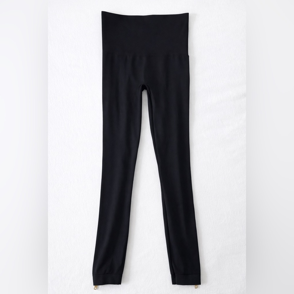 SPANX Seamless knit legging with gold side zipper